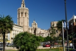 Валенсия. Вид на Кафедральный собор с колокольней Мигелете с площади