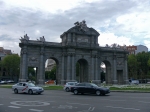 Ворота Алькала на площади Независимости.
