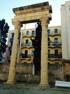 Ворота из античности в наши дни. Римсий форум в Таррагоне
