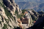 Вид на монастырь Монсеррат с горы.