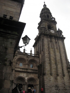 Одна из башен собора Сантьяго.